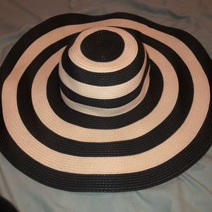 Black and White sun hat